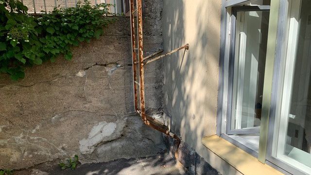 Töölö Apollonkatu- takapihan muurin